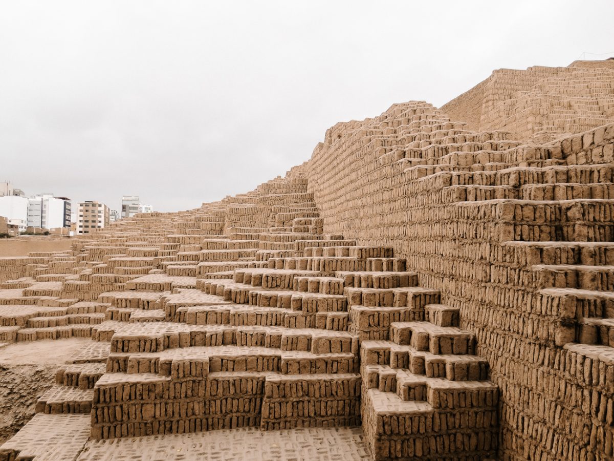 Huaca Pucllana is een oud ceremonieel centrum, gebouwd rond 500 na Christus en een van de archeologische bezienswaardigheden in Lima Peru.