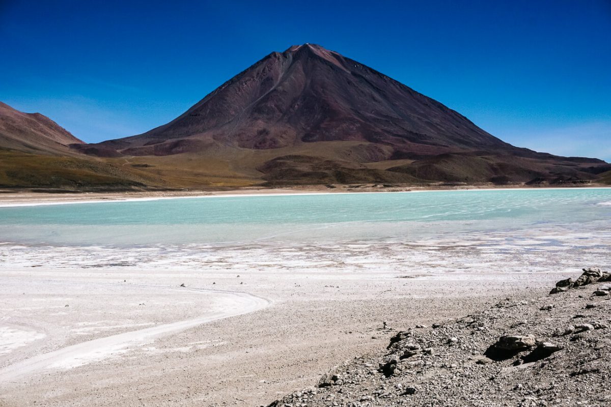 De tocht door het Nationaal Park Eduardo Avaro ain Bolivia is bijna surrealistisch te noemen en behoort tot een van de top bezienswaardigheden van het land.