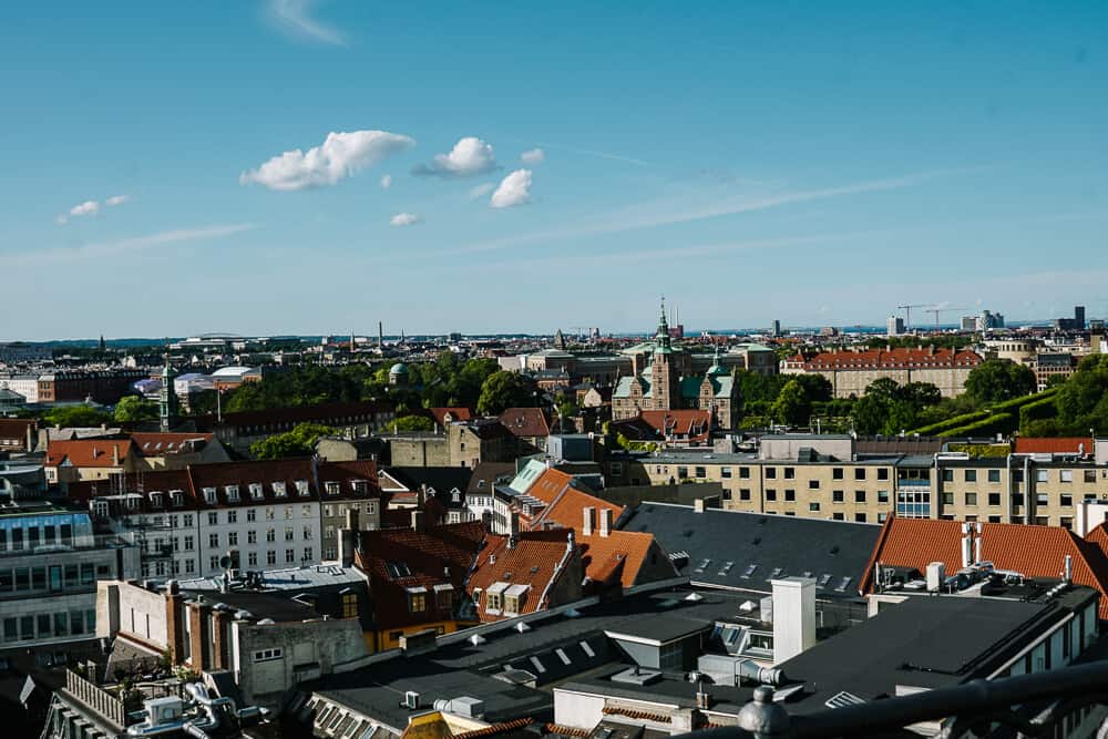 Ontdek wat te doen in Kopenhagen Denemarken, inclusief mijn tips voor bezienswaardigheden, leuke wijken en hotels.