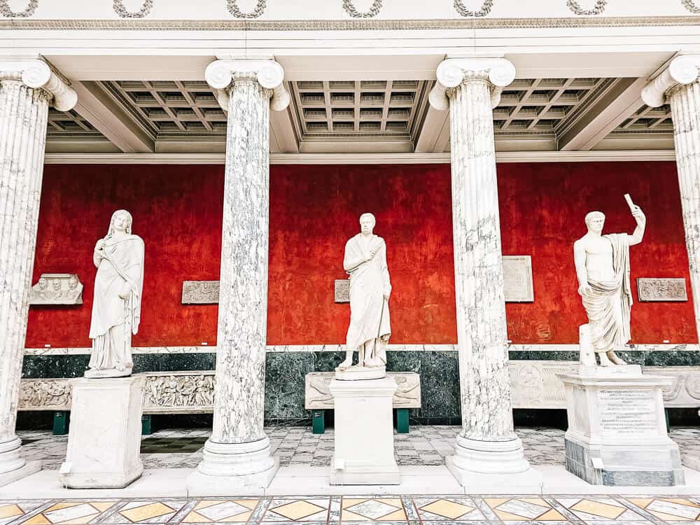 The Ny Carlsberg Glyptoteket museum consists of a large atrium, surrounded by high halls with countless statues and sculptures from ancient Egypt and the Roman Empire. 