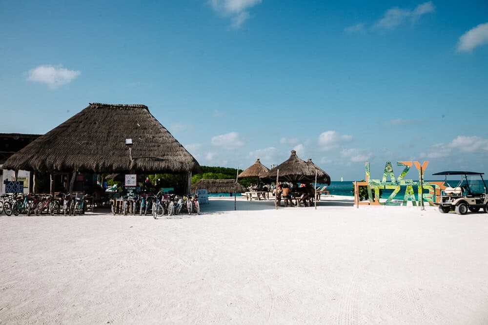 The Lazy Lizard is the island’s meeting place where you come for good music, a drink, and a swim in the sea. 