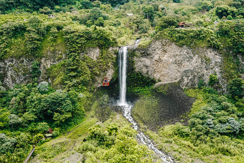 Een van de andere bezienswaardigheden in Baños Ecuador op het gebied van watervallen is El Manto de La Novia, wat de bruidsjurk betekent.