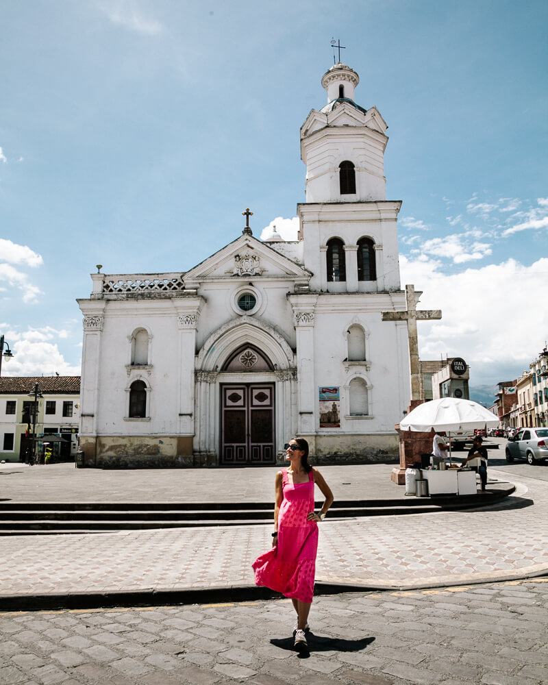 Cuenca in Ecuador is zonder meer de stad van de kerken. Op bijna elk pleintje vind je er wel een.