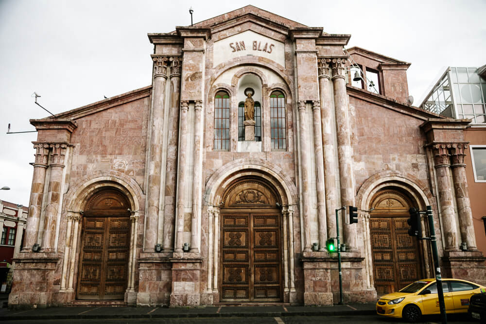 Cuenca in Ecuador is zonder meer de stad van de kerken. Op bijna elk pleintje vind je er wel een.