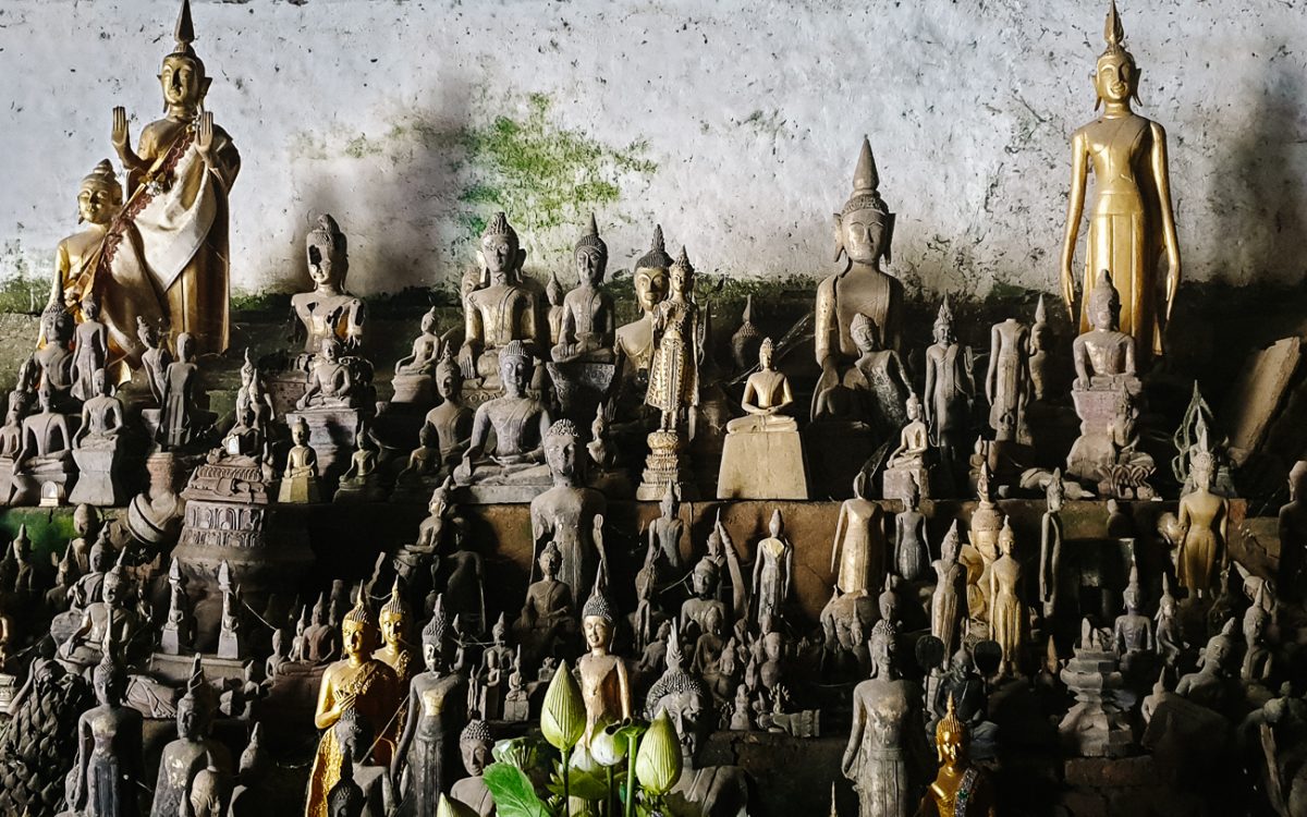 One of the best things to do when you are arond Luang Prabang in Laos, is to visit the Pak Ou caves. 