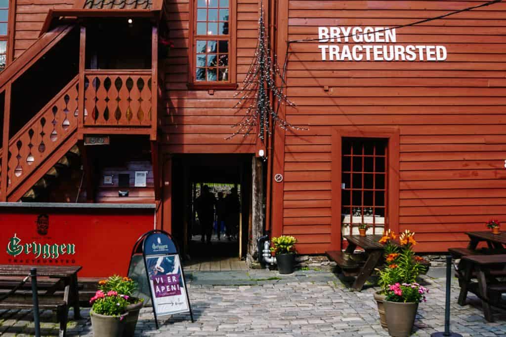 The fact that Bergen used to be an important port city in Norway can be seen in the old center of Bryggen, which is also one of the sights on the Unesco World Heritage List.