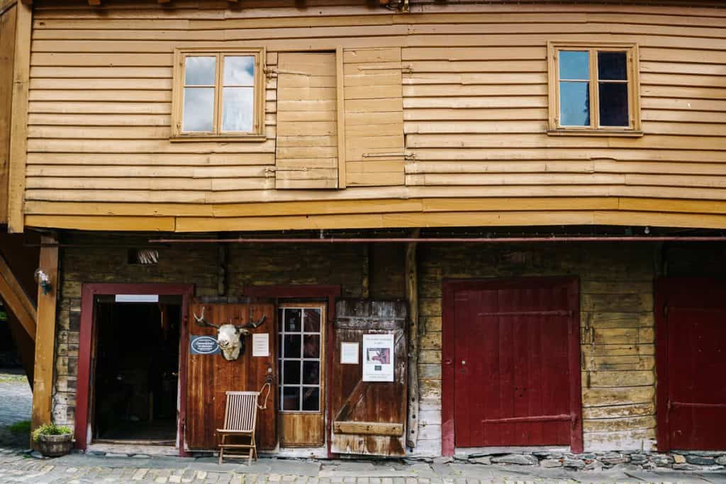 The fact that Bergen used to be an important port city in Norway can be seen in the old center of Bryggen, which is also one of the sights on the Unesco World Heritage List.