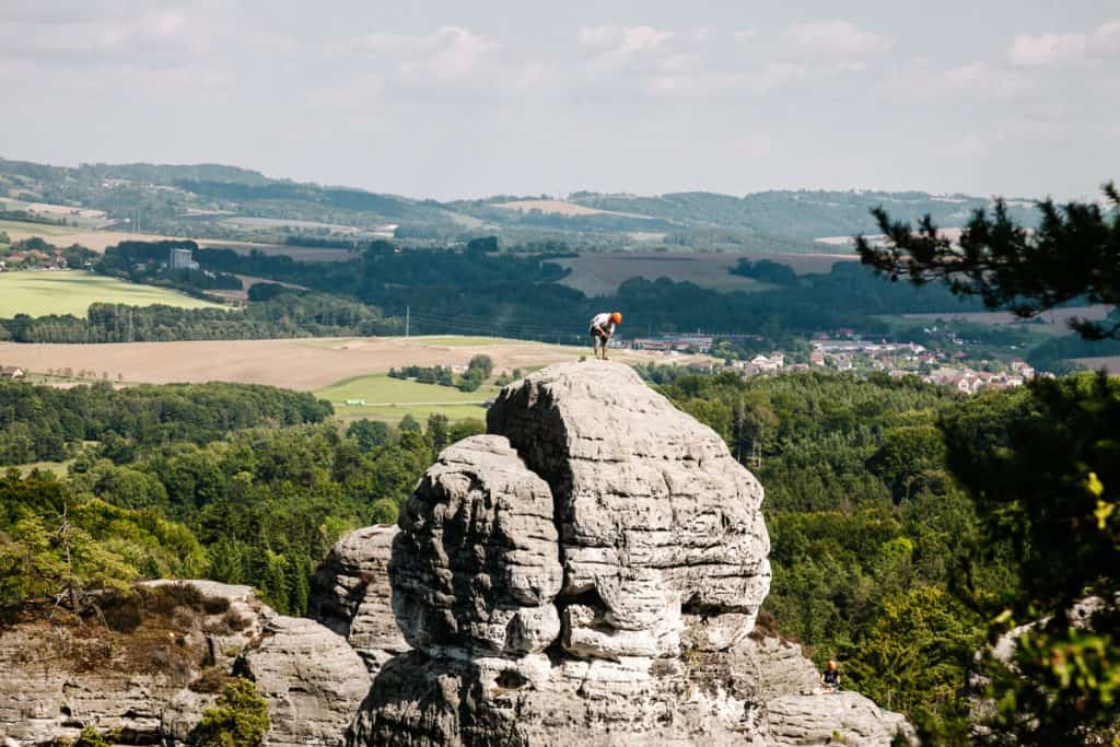 Overal waar je kijkt in het Boheems Paradijs zie je klimmers op de top van de toren staan. 