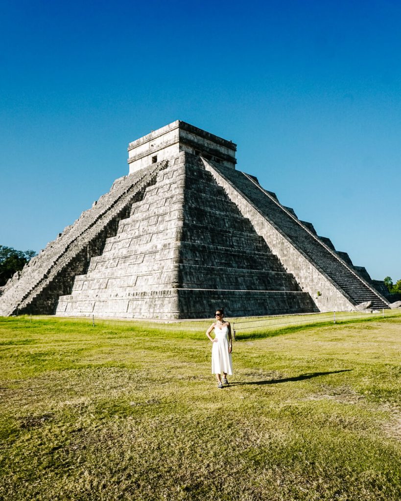 Deborah in front of the Temple of Kukulcán, in Chichén Itzá.