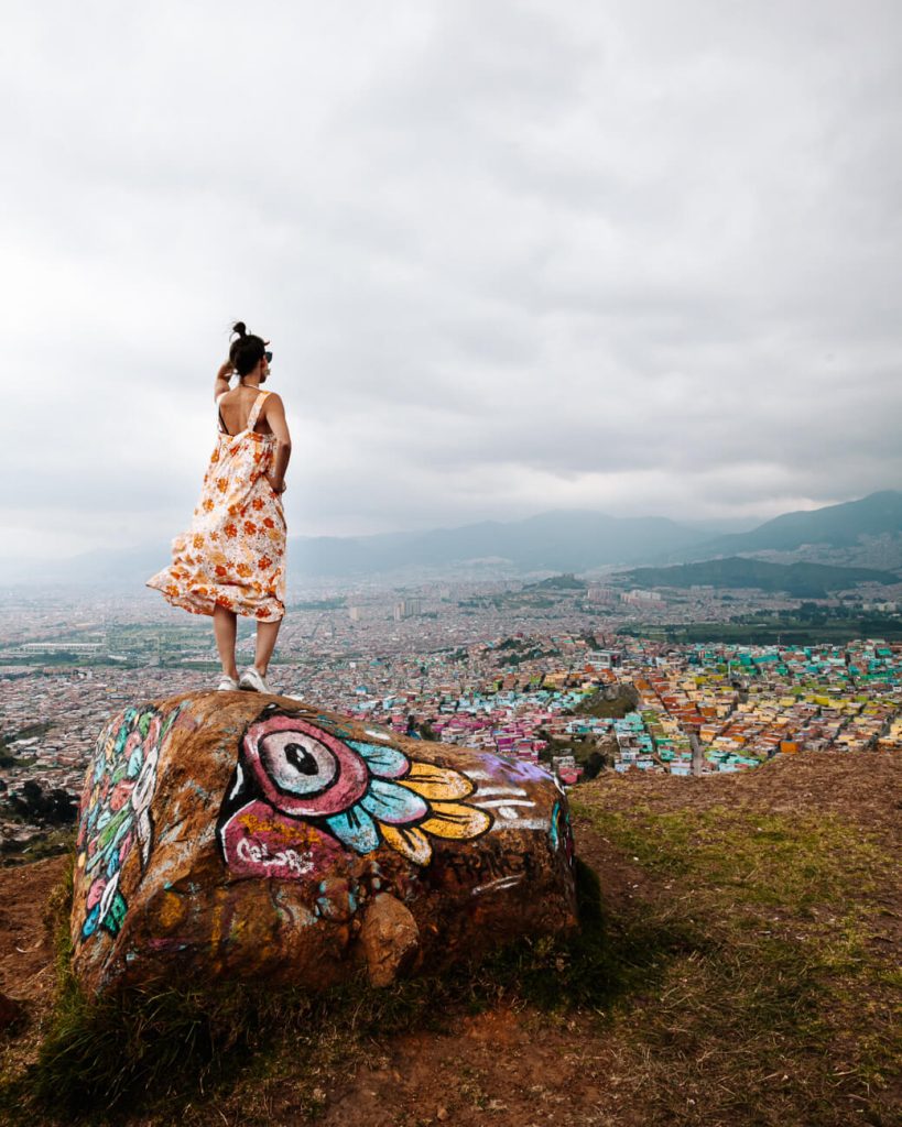 One of the best things to do when you are in Bogota Colombia is to visiit Ciudad Bolivar, known for its straat art and great views.