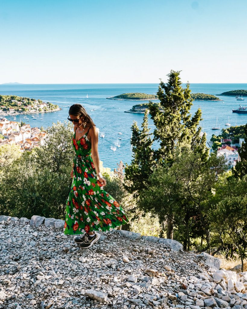 Deborah at fort in Hvar during cruise in Kroatie