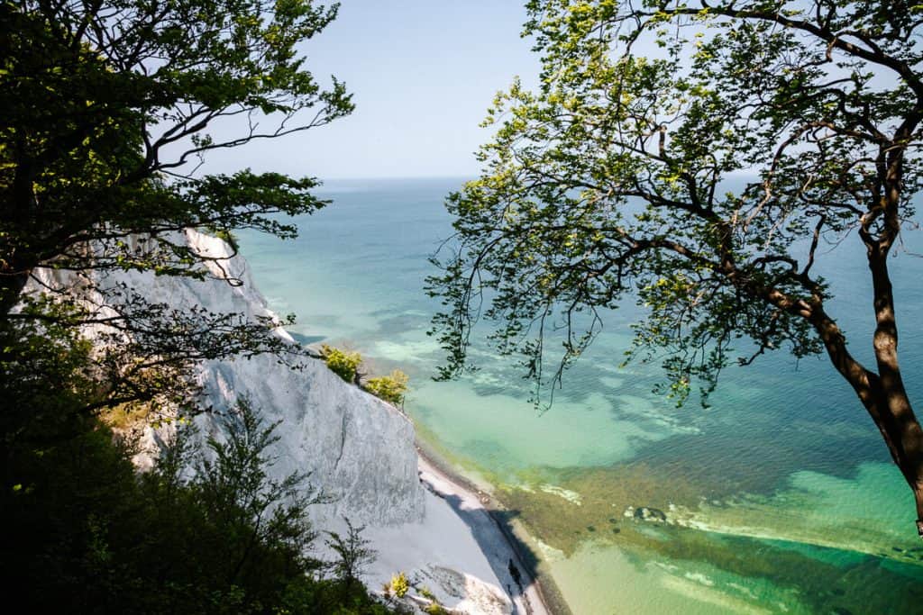 One of the best things to do in South Zealand Denmark is to visit Møns Klint. These imposing cliffs, formed 70 million years ago, are located on the east coast of the island of Mon in Denmark.