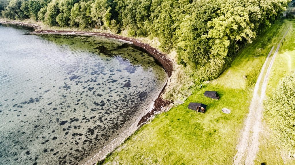 A shelter is a place to sleep in the middle of nature, one of the best things to do in Fyn in Denmark.