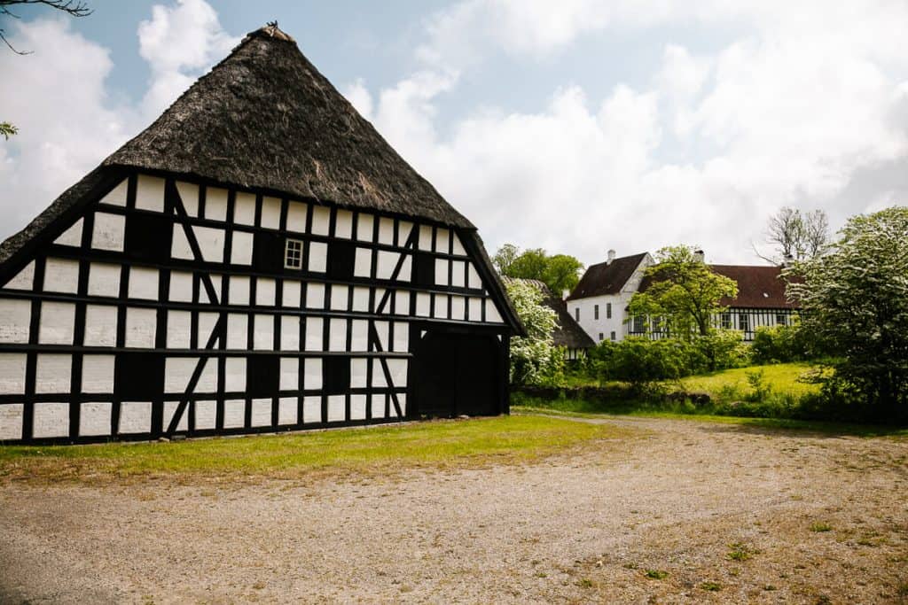 During Øhavstien, the Archipelago trail, you walk through forests, across fields, past charming farms with thatched roofs.