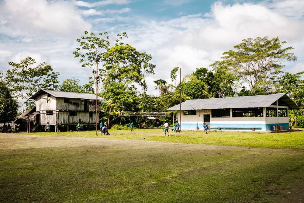 Sacha Lodge supports the Shipati Warmi project, an initiative run by the women of the Nueva Providencia community of Yasuní in Ecuador.