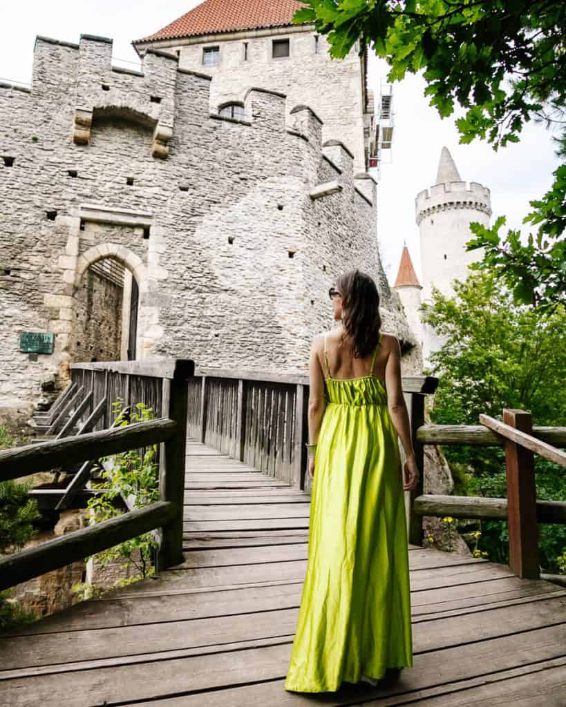 On day 3 of this Czech Republic itinerary and 3 days road trip, it is nice to visit Kokořín Castle in the morning. This castle, which dates back to the 14th century, is located high on a limestone rock, surrounded by green forests. 