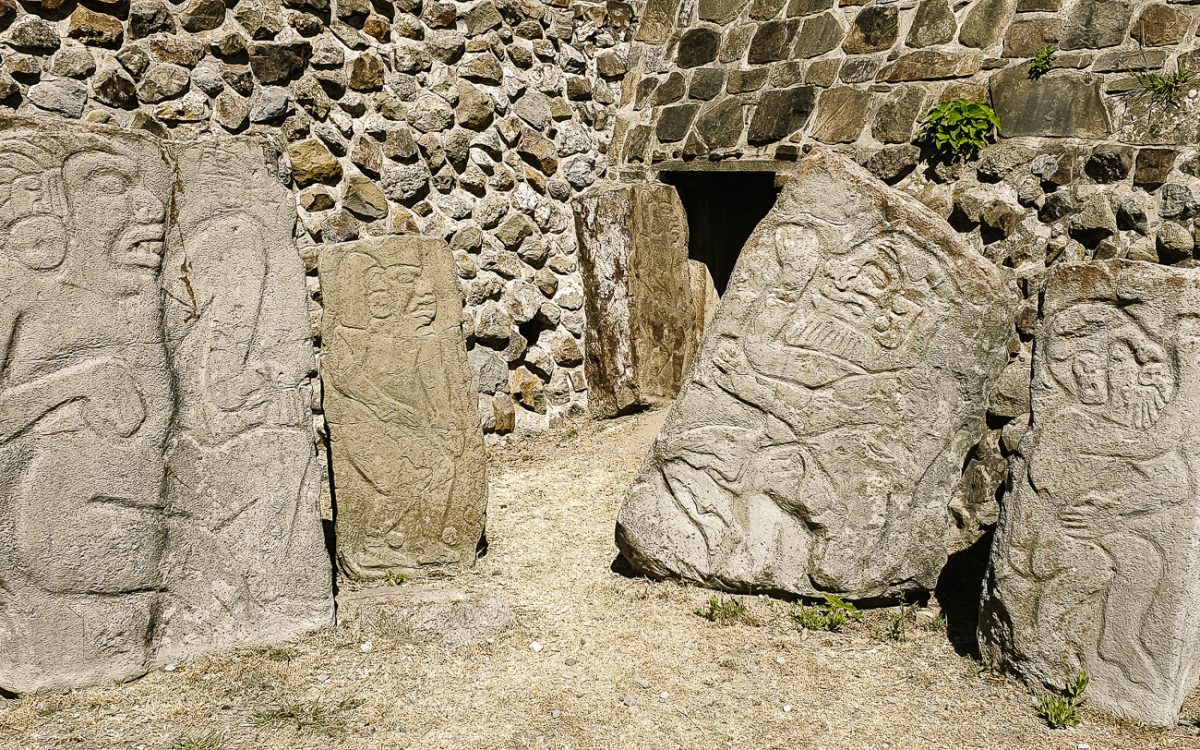 Los Danzantes is a series of reliefs with special images, representing naked people in twisted poses, from around 500 to 100 BC. 