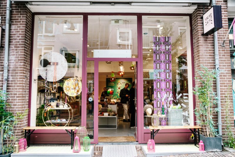 Shop in The Lange Hezelstraat, a lovely street with a history. It is one of the oldest shopping streets in the Netherlands (since 1880) and therefore one of the things to do in Nijmegen, if you like shopping.