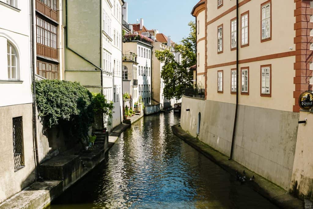 Kanalen van het Prague Venice district.