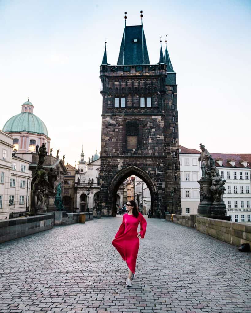 Een van de meest karakteristieke bezienswaardigheden van Praag is zonder meer de Karelsbrug, ofwel de Karluv Most.