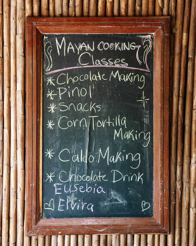 In a traditional Mayan house on the site you can dive into the culinary world of the Mayans and get started with corn tortillas, chocolate, soup and typical snacks.