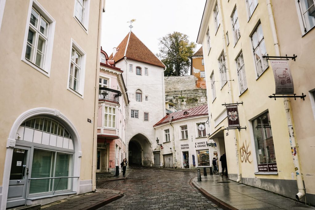 Pikk Jalg – long lek gate used to connect the upper town with the lower town. In this way, the elite on the Domberg managed to control the lower town and its citizens