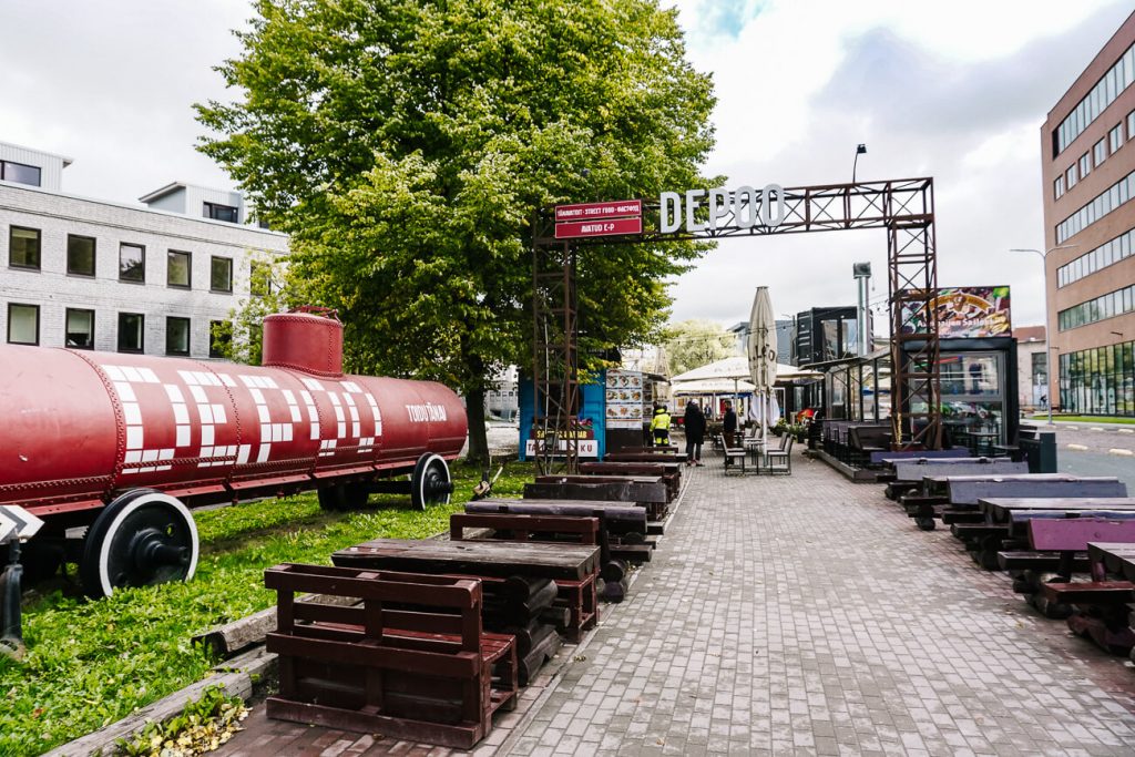 Depoo, is the food street of Telliskivi. Old trains and containers are the setting for restaurants and foodtrucks