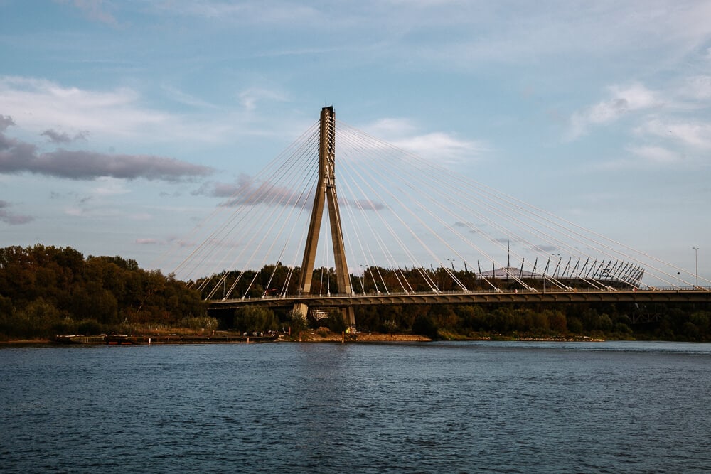 During a 45-minute boattrip you will sail on the Vistula River, the longest river in Poland at 1047 kilometers, under bridges, with a large green nature reserve on one side and the center and its things to do on the other.