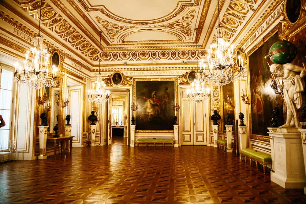 In the Royal Castle in Warsaw you can follow the Royal Route, a route that takes you through the most important palace halls. 