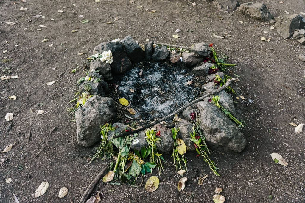 Maya altars Cerro Tzankujil viewpoint - Lake Atitlan Guatemala tips