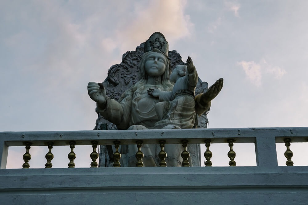 One of the best things to do in Baños is to go for a hike, you reach the statue of the holy virgin, within half an hour.