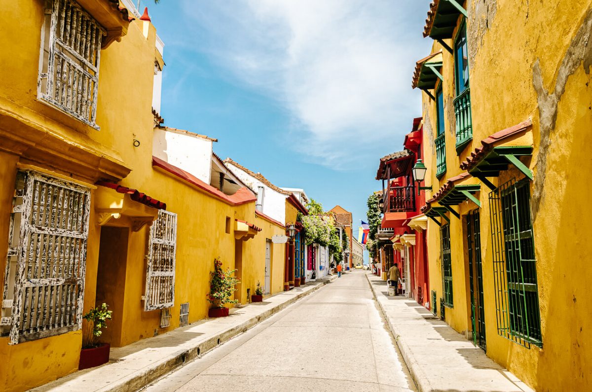 In the colonial center of Cartagena you walk past squares, old forts, monasteries, churches, colorful streets and every corner is just beautiful.