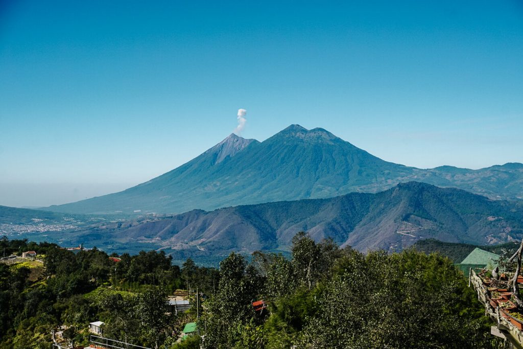 Volcano view | this is a guide about what to do in Antigua Guatemala with 25 tips.