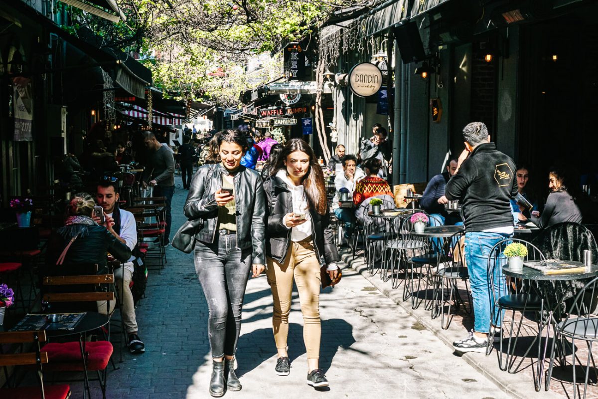 vrouwen in Istanbul Karakoy, ontdek de leukste wijken van Istanbul