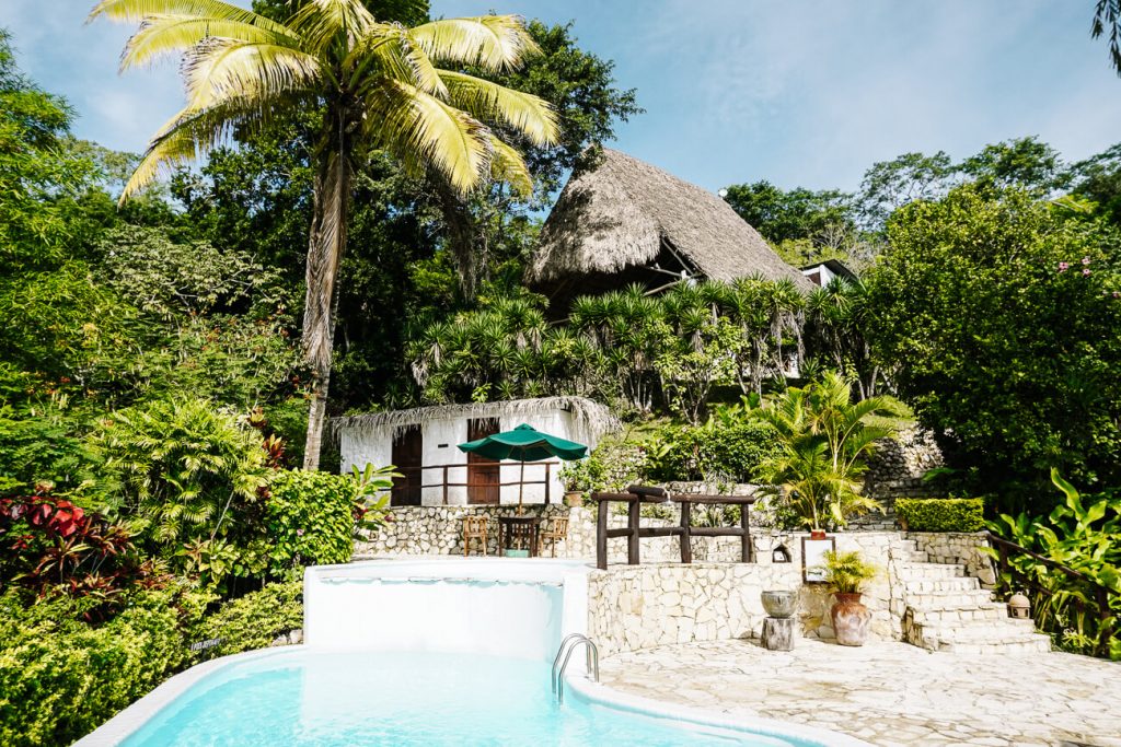 swimmingpool in La Lancha, on of the best places to stay in Guatemala