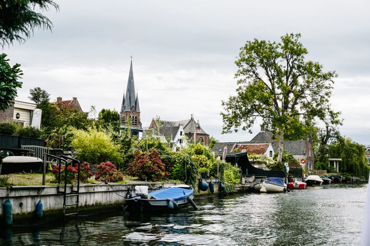 Another nice daytrip to the countryside of Amsterdam makes for a cruise on the Vecht river. 