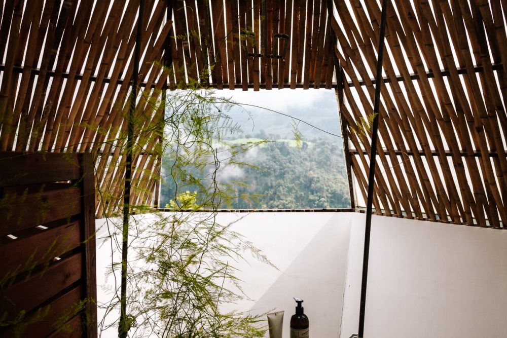 shower with a view in el nido del condor ecolodge, one of the best places to stay in the coffee region in Colombia