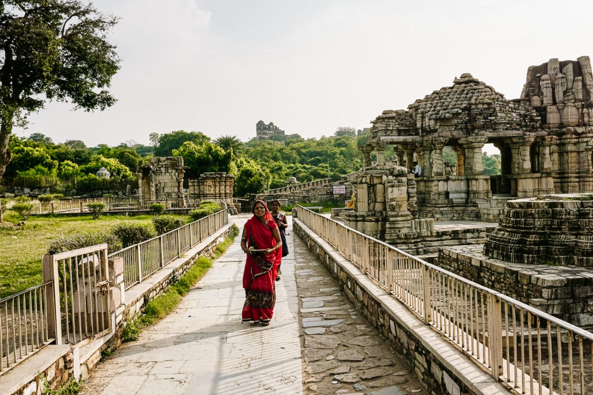 Chittorgarh was het hart van het Mewar-rijk en vroeger een van de belangrijkste zetels in India. Dit immense fort van bijna 6 km lang en 500 m breed, ligt op een 150 m hoge klif en is het grootste fortcomplex van India.