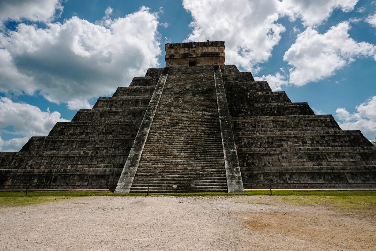 Temple of Kukulcán in Chichén Itzá, the best Maya ruins in Yucatán Mexico. 