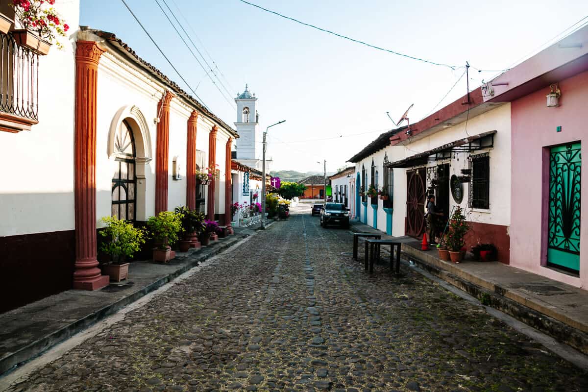 Suchitoto El Salvador – a travel guide with tips and things to do!