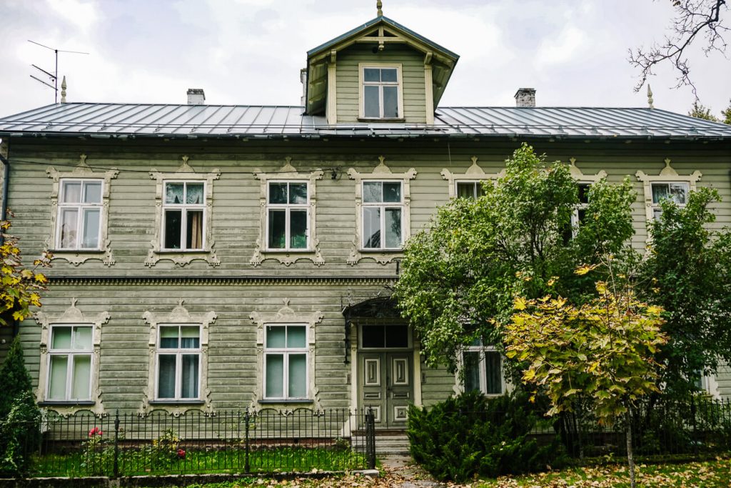 nice wooden houses in Karlova district Tartu