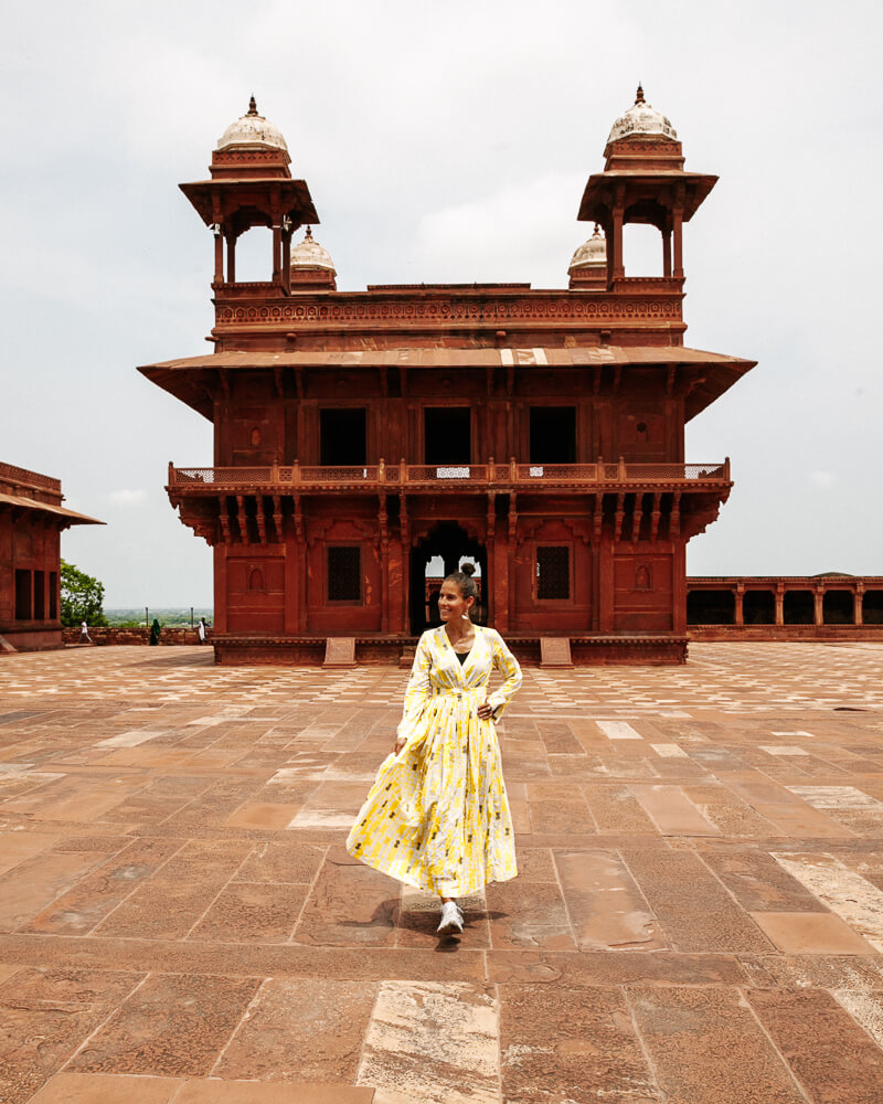 Deborah bij Fatehpur Sikri, een voormalige Mogolstad gelegen op de weg tussen Agra en Jaipur in India. 