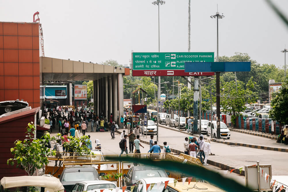 Salaam Baalak Trust is een organisatie die zich inzet voor straatkinderen in New Delhi in India en tours aanbiedt om meer begrip te creëren.