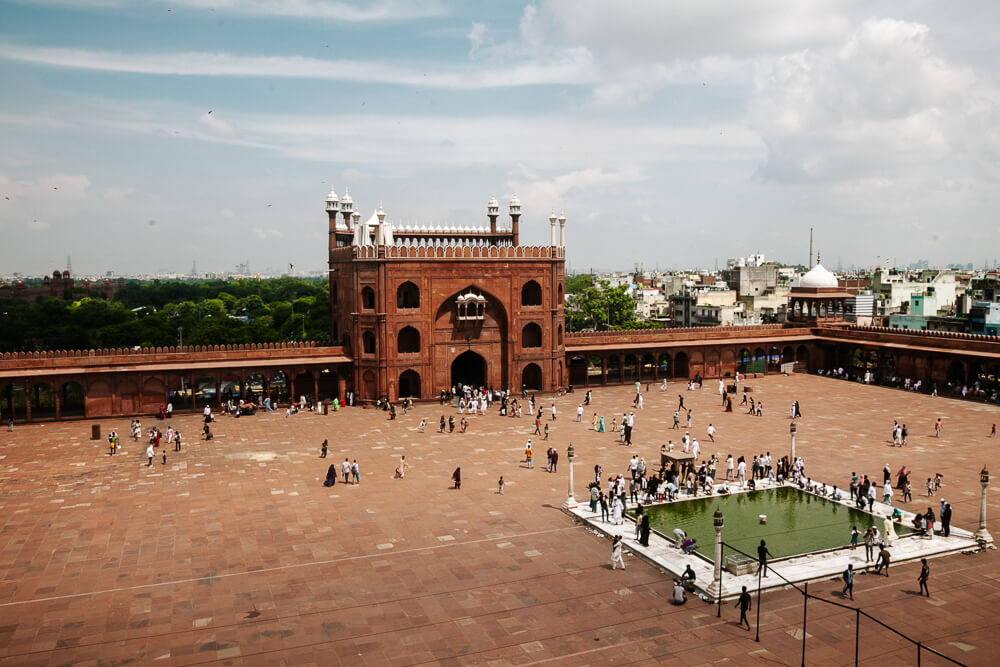 Een van de bezienswaardigheden waar je in het oude deel van New Delhi niet omheen komt is de Jama Mashid, de vrijdagsmoskee.