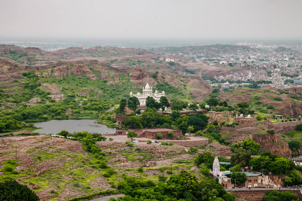 De Jawant Thada, ook wel de mini Taj Mahal genoemd, ligt nabij het Mehrangarh fort in Rajasthan.