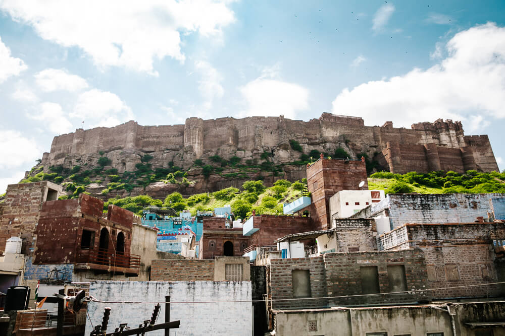 Ontdek mijn tips en bezienswaardigheden voor het ontdekken van Jodhpur, de blauwe stad in Rajasthan in India, in deze travel guide.