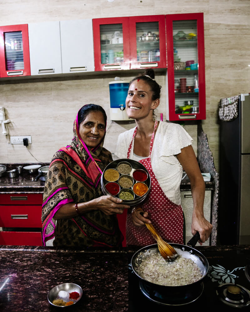 Deborah tijdens Shashi’s Cooking Classes.