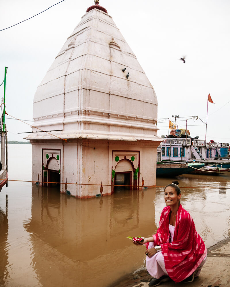 Mensen vanuit de hele wereld komen naar Varanasi in India om de Ganges te vereren en het heilige water te ervaren. 