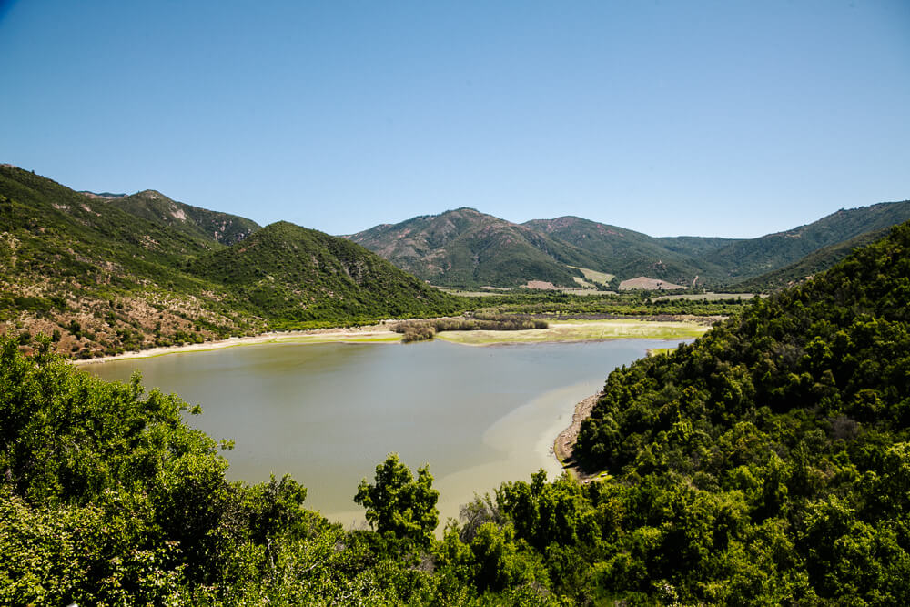 Uitzicht over Millahue, in the Cachapoal Vallei, aan de voet van het Andes gebergte.