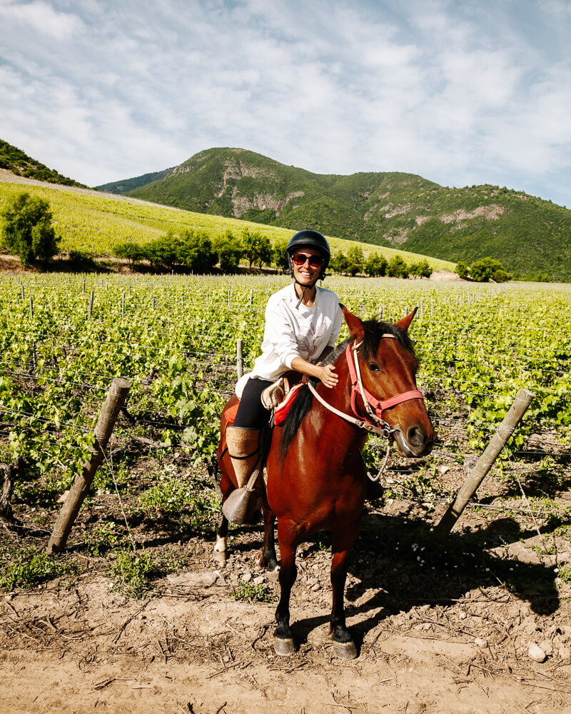 Deborah op paard in de Cachapoal Vallei.